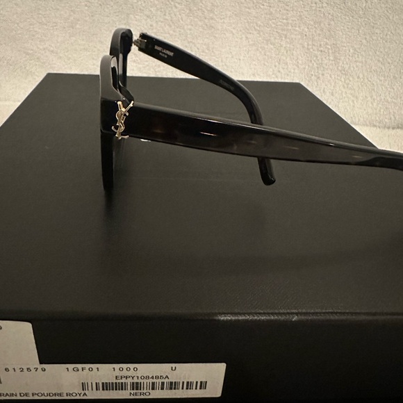 Authentic NEW YSL Sunglasses - Picture 4 of 12